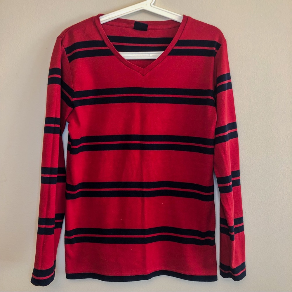V Neck Sweater for men with striped horizontal pattern